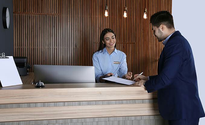 Bingung Mencari Resepsionis Handal untuk Kantor Anda? Ini Solusinya! 1