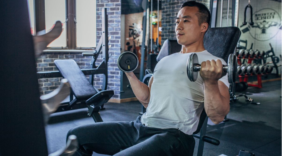 7 Alasan Kenapa Laki-laki Harus Gym, Lebih dari Sekedar Penampilan! 2 alasan pria ngegym