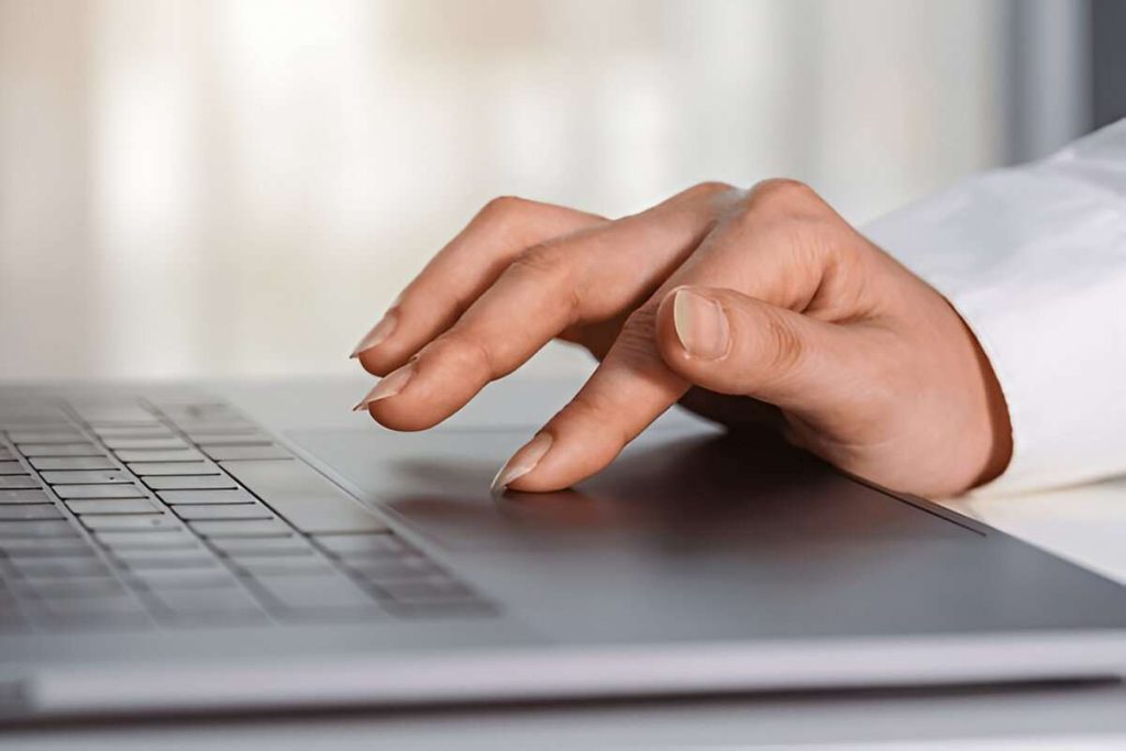 3 Cara Mematikan Touchpad di Windows 11 Saat Memakai Mouse 2 3 Cara Mematikan Touchpad di Windows 11 Saat Memakai Mouse 1